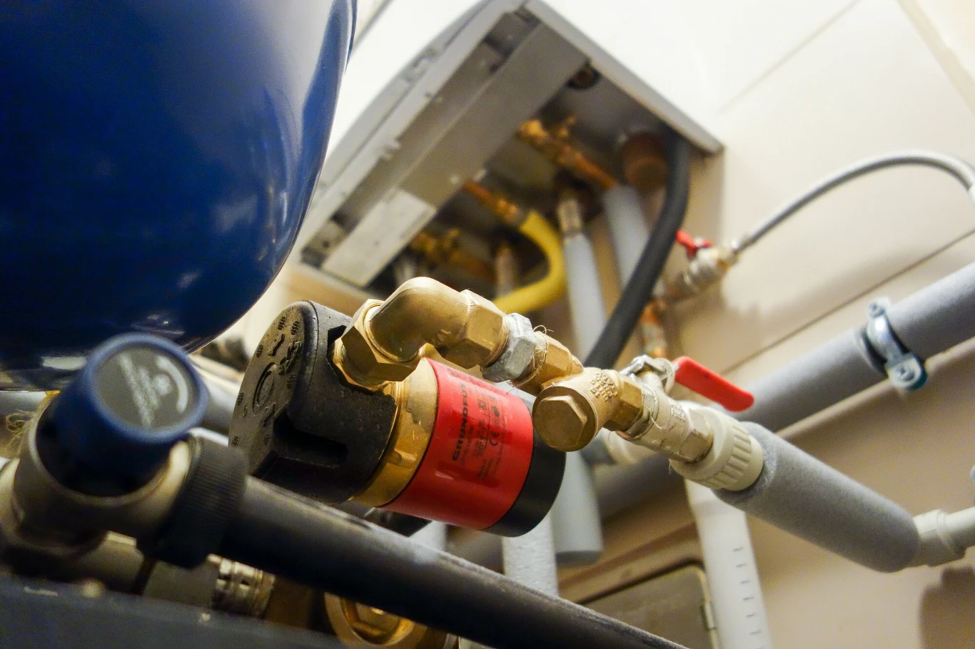 Wybierając ogrzewanie, warto zastanowić się nad piecem gazowym. To alternatywa dla węgla, ale czy będzie tańszym rozwiązaniem?