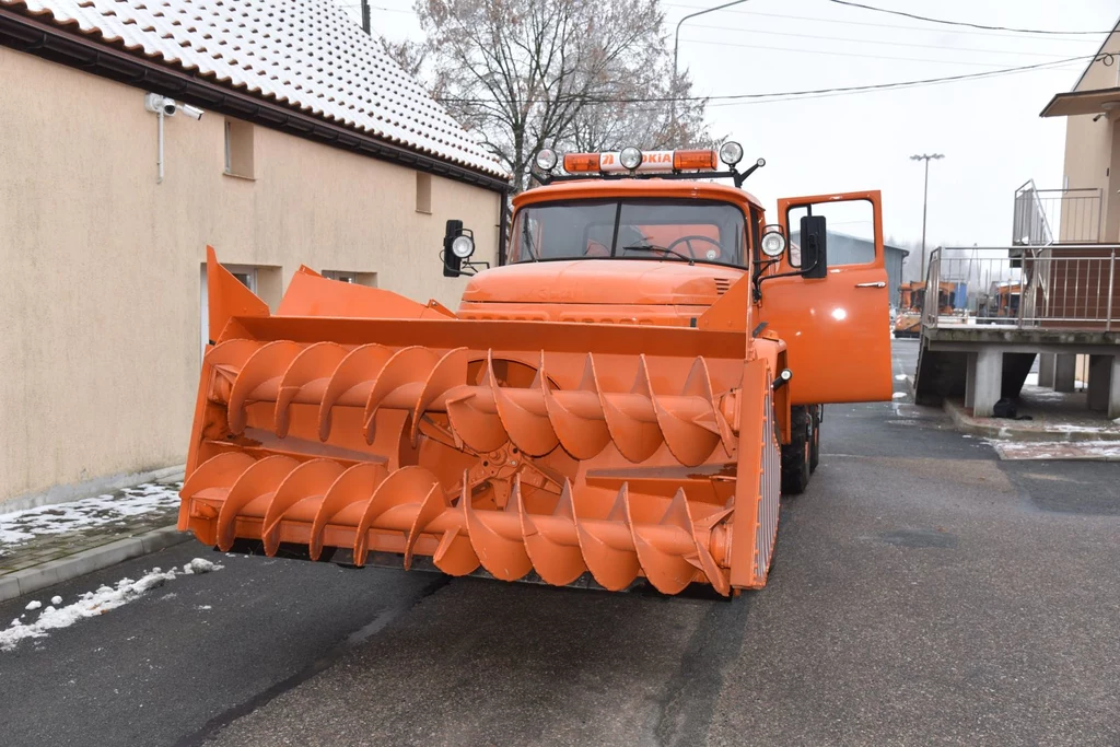 W GDDKiA w Olsztynie służy piękny ZIŁ D210