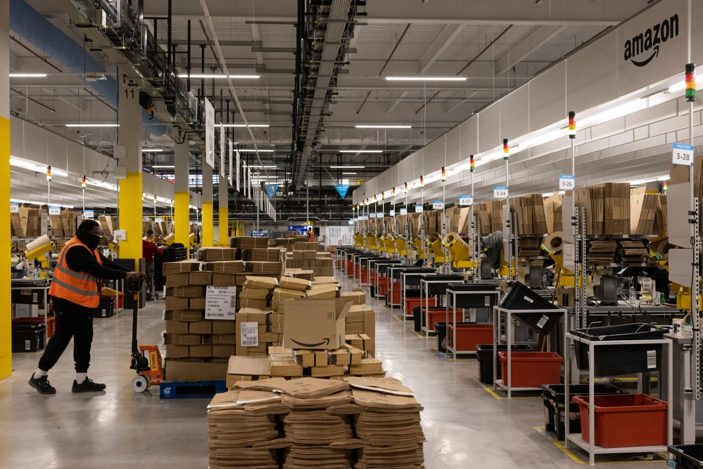 W Polsce Amazon funkcjonuje od marca 2021 roku. Dużo dłużej działają już centra logistyczne obsługujące zamówienia z innych krajów