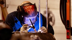 Do włoskiej firmy poszukującej spawaczy zgłosiły się kobiety. Zostały przyjęte 