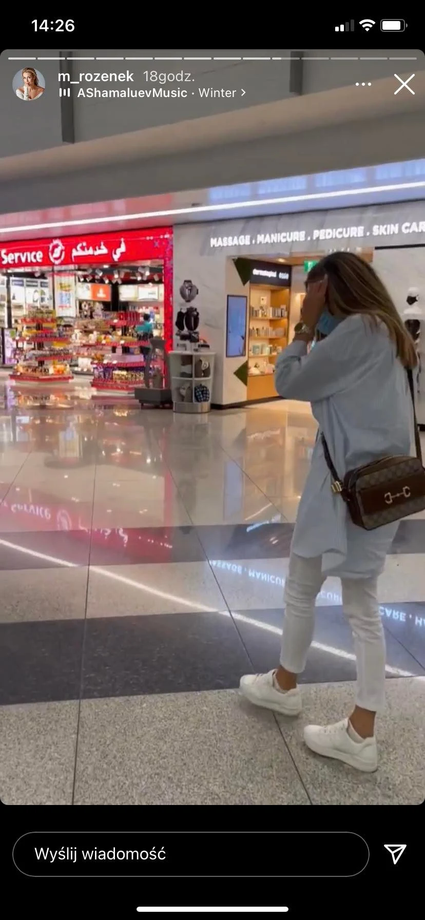 Małgorzata Rozenek-Majdan na lotnisku