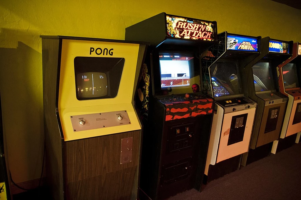 Pong, Rush N'Attack, Astro Fighter and Frogger Fot. By Rob Boudon, CC BY 2.0, https://commons.wikimedia.org/w/index.php?curid=25054185