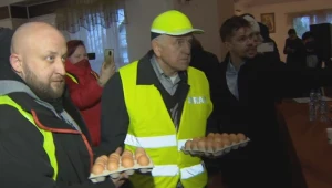 Mieszkańcy m.in. Baranowa oraz lider AgroUnii (pierwszy z prawej) domagali się "konkretów" od przedstawicieli spółki CPK