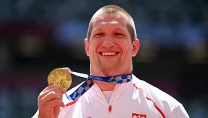 Wojciech Nowicki na IO w Tokio wywalczył złoty medal w rzucie młotem