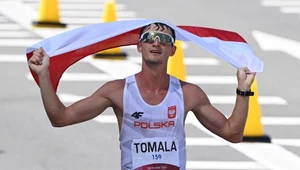 Dawid Tomala wchodzi na metę IO w Tokio