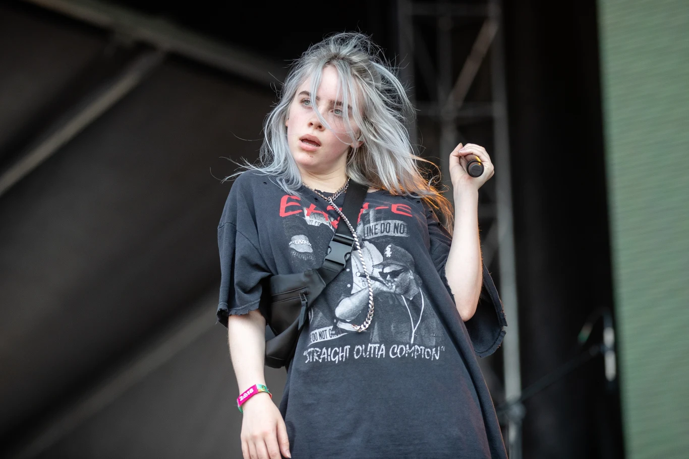 O Billie zaczęło być głośno w USA. W międzyczasie wokalistka zaczęła występować na letnich festiwalach i podbijać lokalne sceny. Prawdziwy przełom w jej karierze miał dopiero nadejść! O Billie zaczęło być głośno w USA. W międzyczasie wokalistka zaczęła występować na letnich festiwalach i podbijać lokalne sceny. Prawdziwy przełom w jej karierze miał dopiero nadejść!