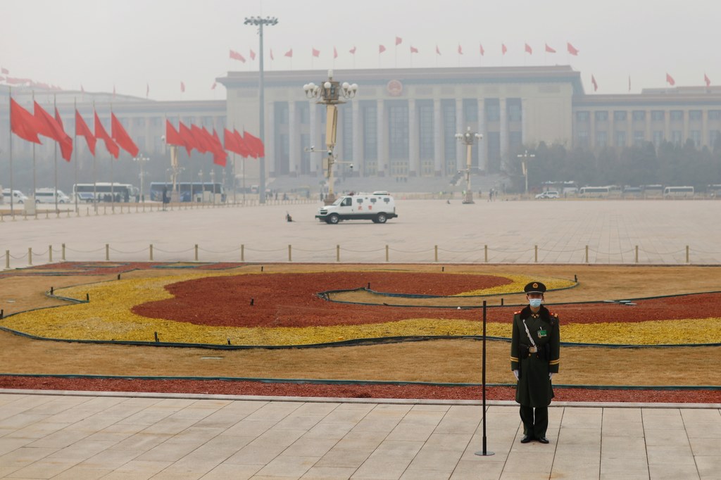 Smog w Chinach jest na tyle zły, że Chiny próbują manipulować naturą