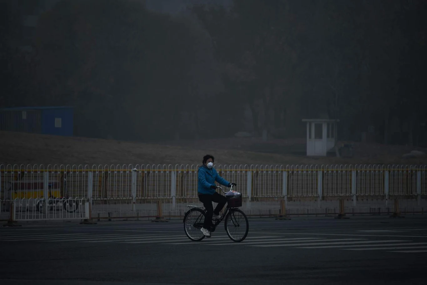 Czasami w Pekinie smog jest tak zły, że widzialność spada do kilku metrów