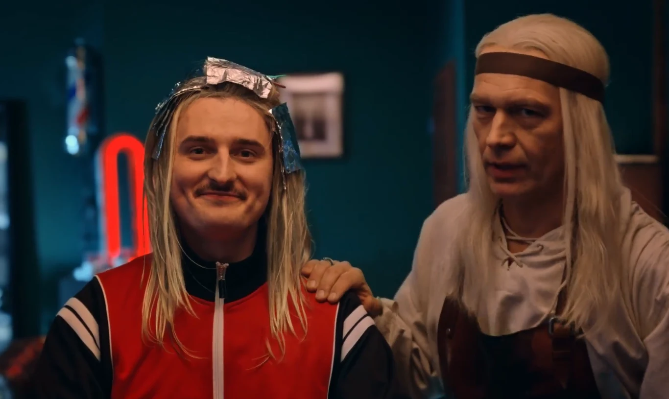 Dawid Podsiadło i Michał Żebrowski w klipie promującym nowy sezon "Wiedźmina" Dawid Podsiadło i Michał Żebrowski w klipie promującym nowy sezon "Wiedźmina"