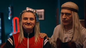 Dawid Podsiadło i Michał Żebrowski w klipie prmującym nowy sezon "Wiedźmina"