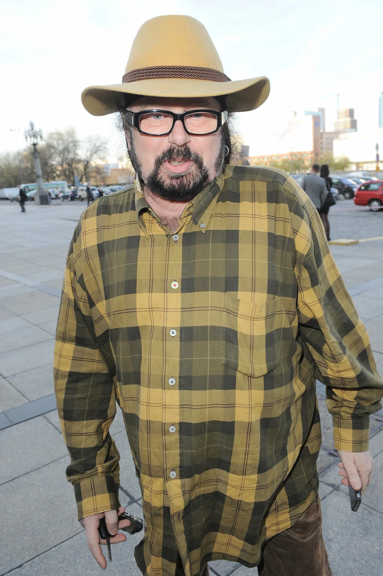Zbigniew Hołdys lubi pokazywać się w oryginalnych nakryciach głowy - 2012 r. Zbigniew Hołdys lubi pokazywać się w oryginalnych nakryciach głowy - 2012 r.