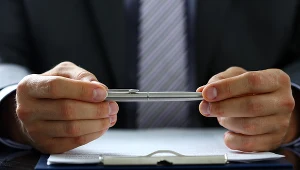 Czy bank powinien zwrócić przynajmniej część prowizji pobranej przy udzieleniu kredytu hipotecznego, jeżeli zobowiązanie to zostało spłacone przed terminem? Wyrok TSUE mówi: tak. Zdj. ilustracyjne