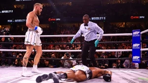 Jake Paul (po lewej)