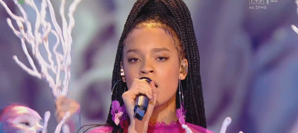 Screen z występu na żywo z "Eurowizji Junior 2021" https://vod.tvp.pl/video/eurowizja,eurowizja-2021-paryz,57483230