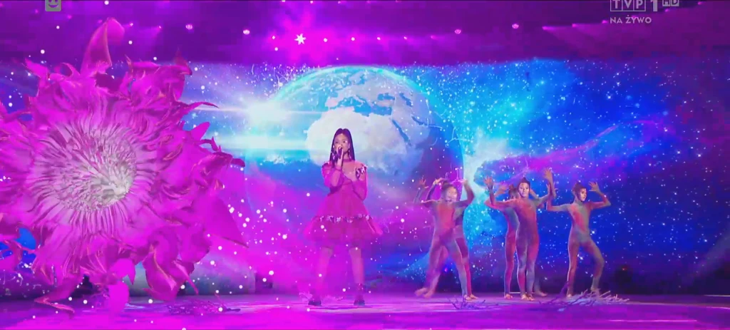 Screen z występu na żywo z "Eurowizji Junior 2021" https://vod.tvp.pl/video/eurowizja,eurowizja-2021-paryz,57483230