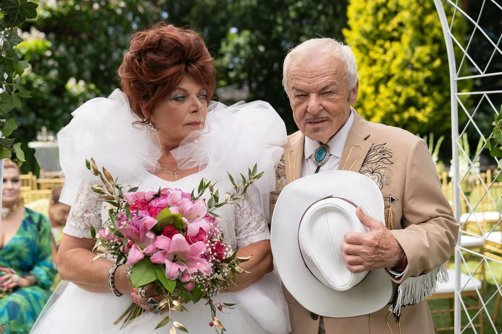 Dorota Stalińska i Marian Opania w scenie z filmu "Koniec świata czyli Kogel Mogel 4" Dorota Stalińska i Marian Opania w scenie z filmu "Koniec świata czyli Kogel Mogel 4"