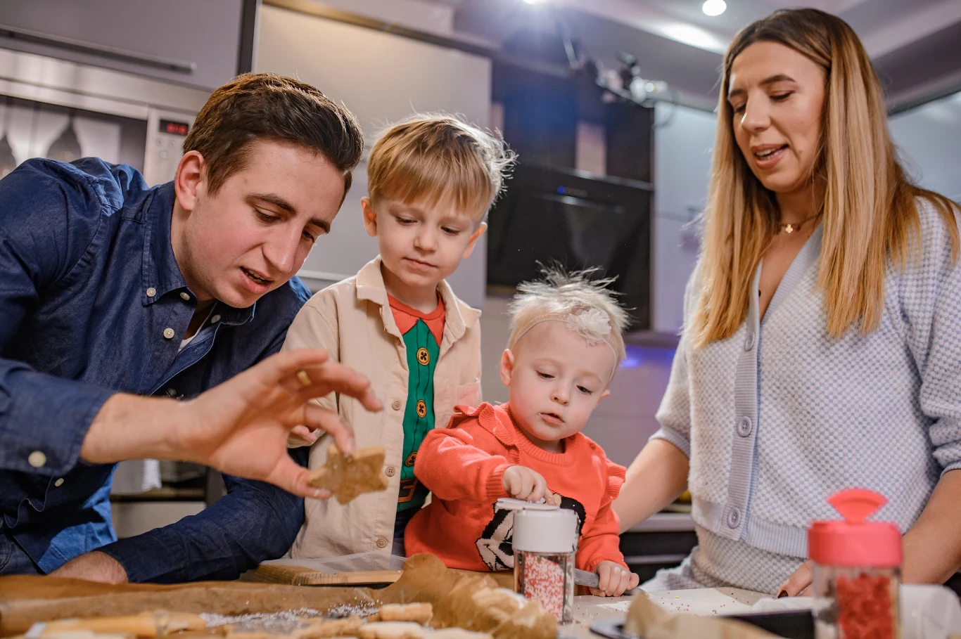 Małgosia i Paweł Borysewiczowie są obecnie szczęśliwym małżeństwem z trzyletnim stażem oraz z dwójką dzieci: Rysiem i Blanką. Instagram rolniczki jest pełen uroczych, rodzinnych kadrów, zdjęć z mężem i dziećmi.
"Rolnik szuka żony": Święta Bożego Narodzenia 2021 Małgosia i Paweł Borysewiczowie są obecnie szczęśliwym małżeństwem z trzyletnim stażem oraz z dwójką dzieci: Rysiem i Blanką. Instagram rolniczki jest pełen uroczych, rodzinnych kadrów, zdjęć z mężem i dziećmi.
"Rolnik szuka żony": Święta Bożego Narodzenia 2021