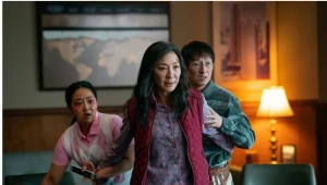 Kadr z filmu "Wszystko wszędzie naraz"