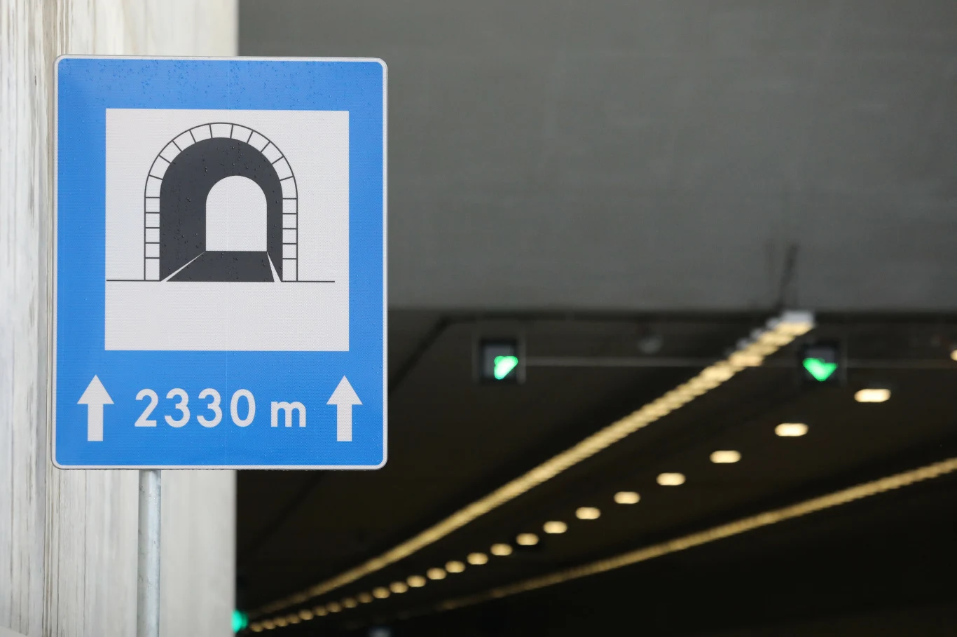 Tunel ma 2330 m długości