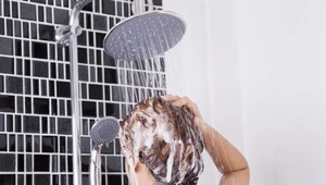 Co dodawać do szamponu, żeby włosy szybciej rosły?