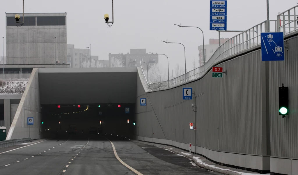 Tunel trasy S2 z odcinkowym pomiarem prędkości