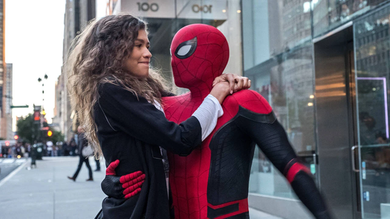 Zendaya i Tom Holland w scenie z filmu "Spider-Man: Bez drogi do domu" Zendaya i Tom Holland w scenie z filmu "Spider-Man: Bez drogi do domu"