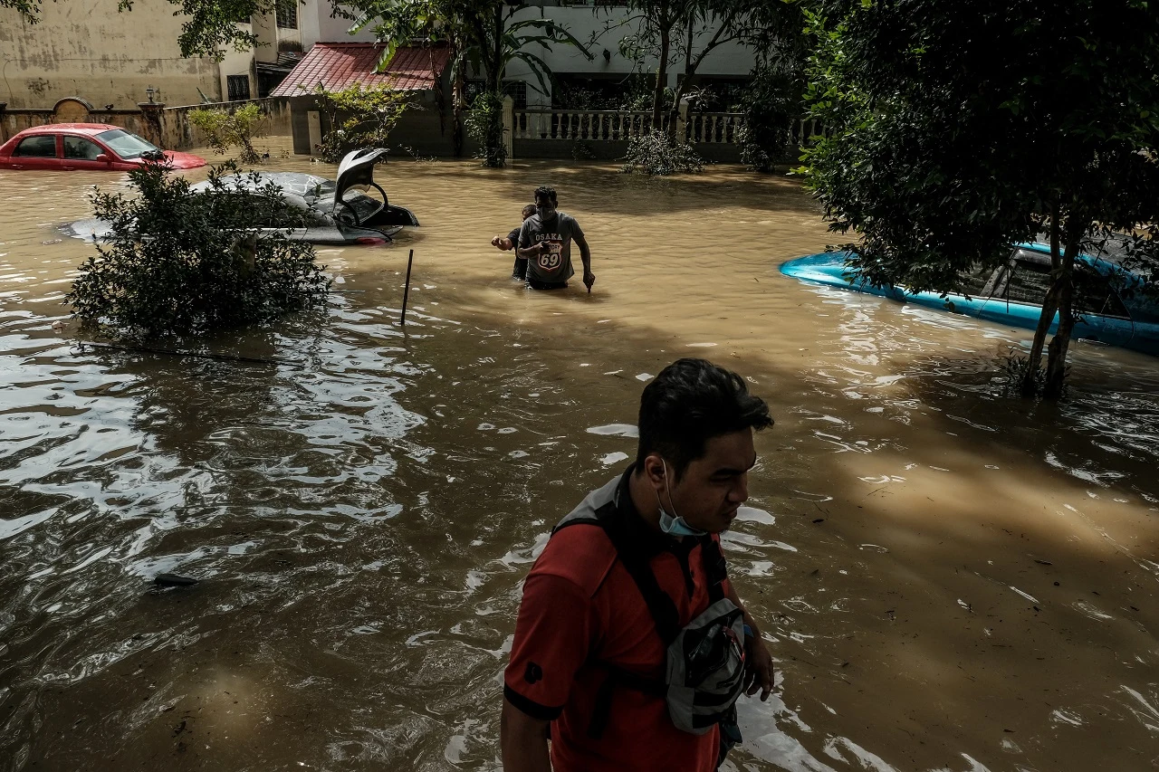 Pod wodą znalazł się m.in. region Taman Sri Muda w Malezji Pod wodą znalazł się m.in. region Taman Sri Muda w Malezji