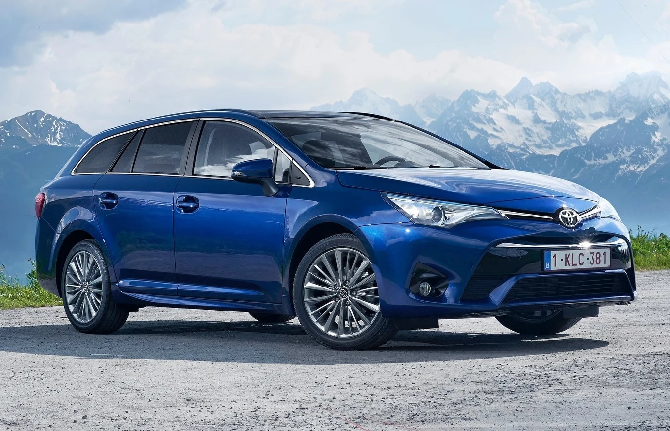 Toyotę Avensis zastąpiła bardziej luksusowa Camry, Auris znowu jest Corollą. W 2018 r. z oferty zniknął minivan Verso. 