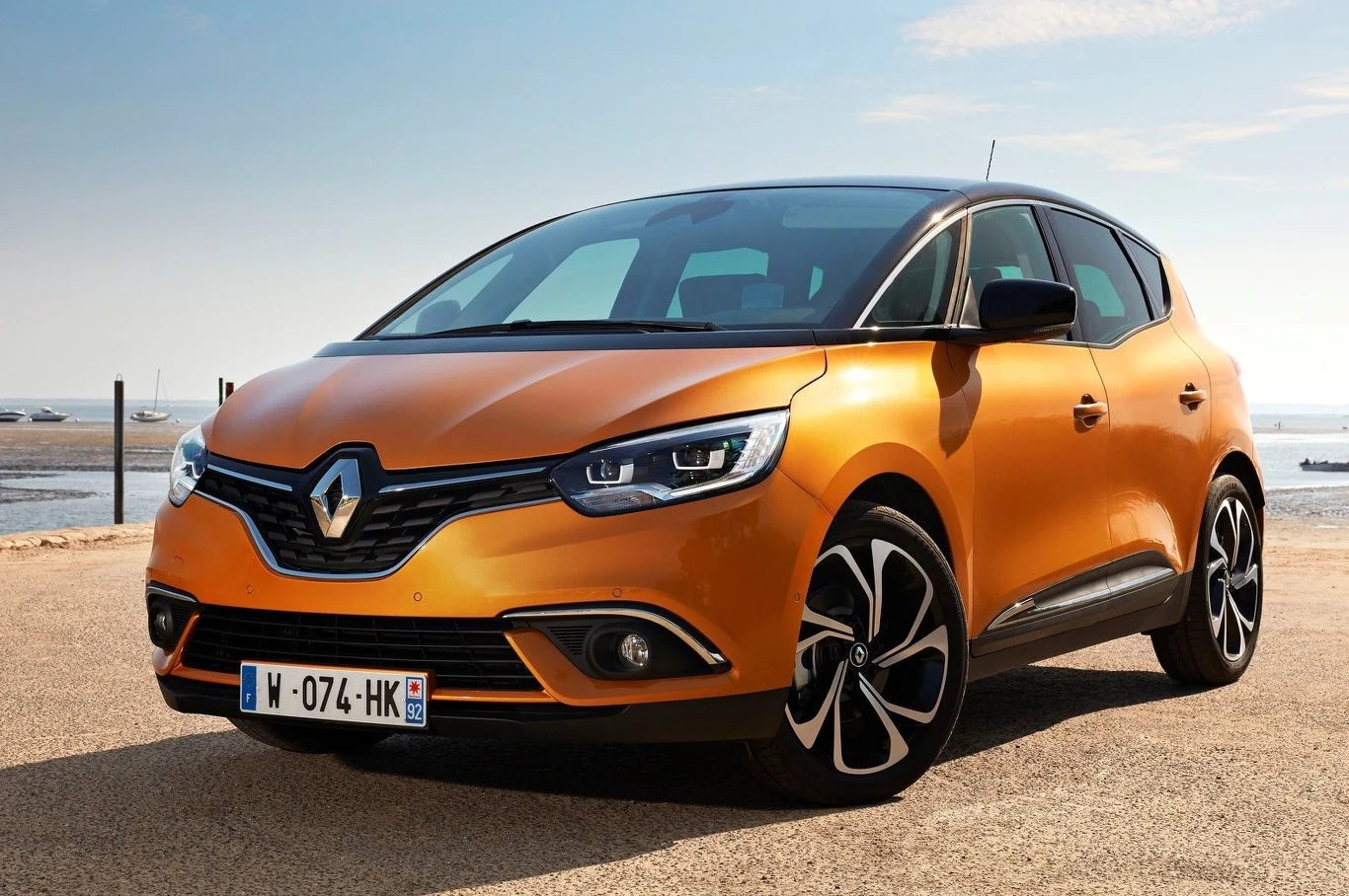 O Scenicu wspomnieliśmy już na wstępie. W ofercie Renault próżno już także szukać malucha Twingo i Laguny, w jakimś stopniu zastąpionej przez Talismana. Z tym, że według najnowszych informacji również ten ostatni wkrótce zniknie z rynku. Odwołująca się do szczęścia nazwa jakoś mu go jednak nie przyniosła...