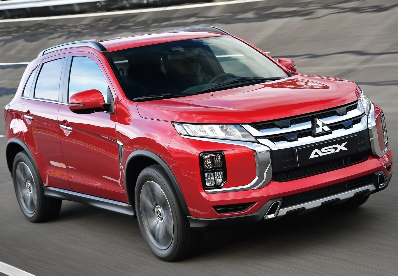 Doniesienia o rychłym wycofaniu się Mitsubishi są ponoć bezpodstawne. Faktem pozostaje jednak, że jej osobowe modele oferowane w Polsce można policzyć na palcach jednej ręki. Ostatnio z gamy zniknął ASX. Eclipse Cross jest dostępny wyłącznie jako hybryda plug-in. Space Star, wbrew szumnej nazwie, to skromne miejskie wozidełko. Po Lancerze czy Pajero pozostały jedynie wspomnienia. No i egzemplarze sprzedawane z drugiej ręki... 