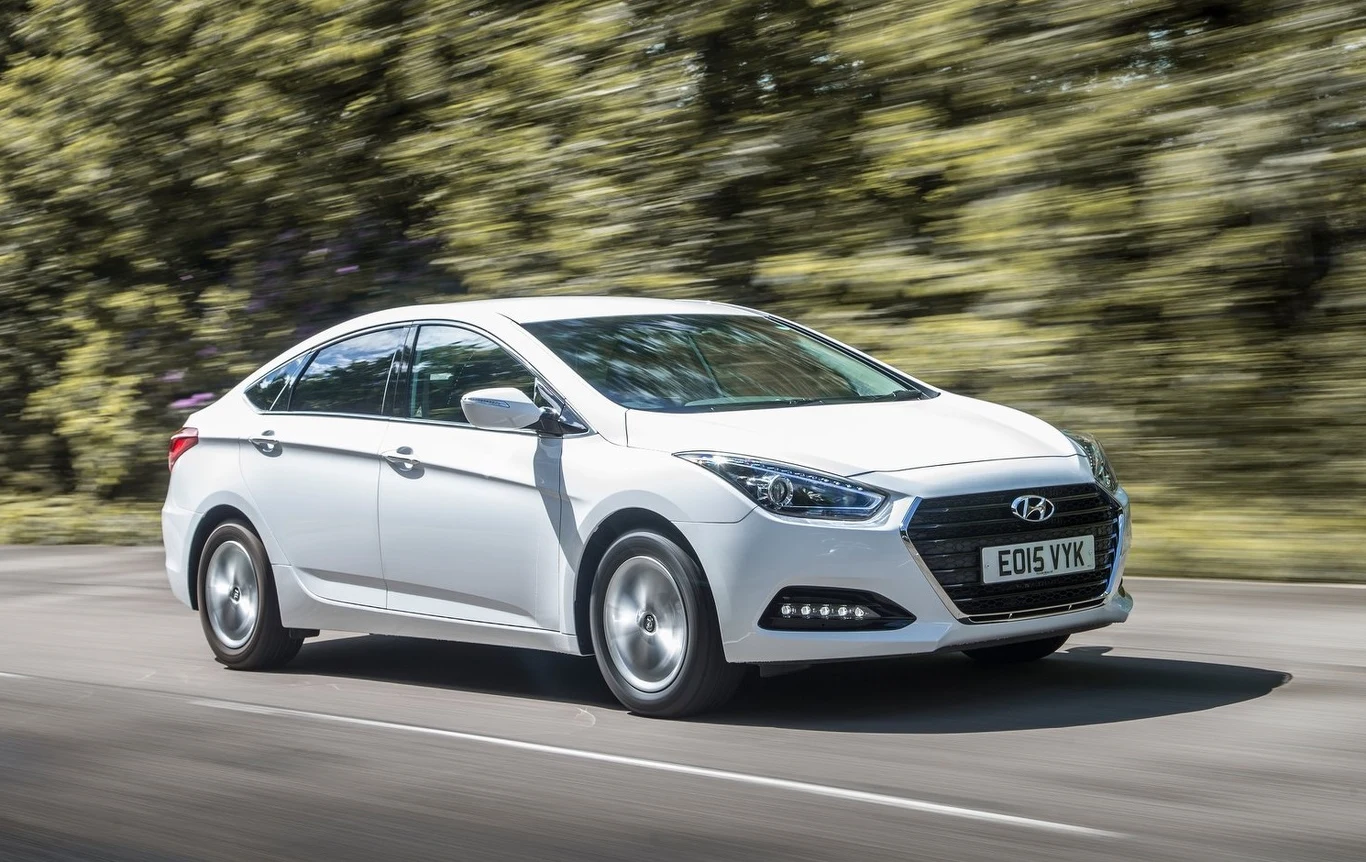 Ofiarą malejącego popytu na klasyczne samochody klasy średniej padł przedstawiciel segmentu D - Hyundai i40, wycofany w 2019 r.. Podobny los spotkał mini-, czy raczej mikrovana ix20. Musiał ustąpić miejsca modnym crossoverom, modelom Bayon i Kona.