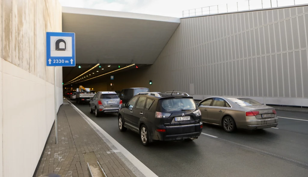 Przez tunel Południowej Obwodnicy Warszawy przejechało już ponad 67 tysięcy samochodów.