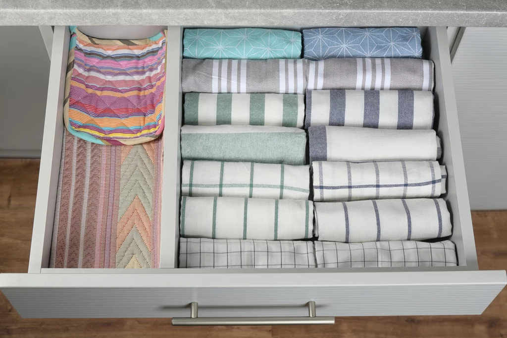 Ręczniki należy przechowywać w wyznaczonym do tego miejscu w szafie i nie mieszać ich z ubraniami, czy bielizną 