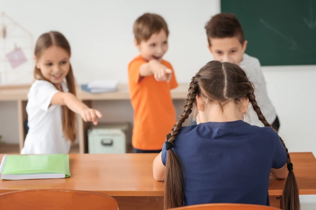 "Jeśli nasze dziecko podzieli się z kolegami taką informacją, że to bocian przynosi dzieci, może wówczas narazić się na drwiny"