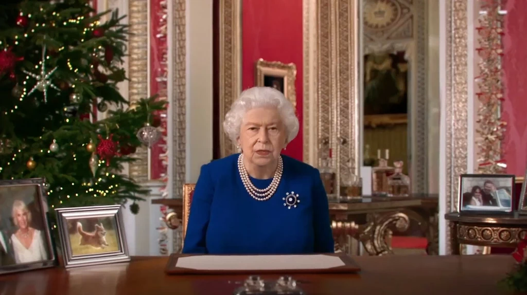 Jak wyglądają święta Bożego Narodzenia u królowej Elżbiety II? Niektóre zwyczaje i tradycje mogą zaskoczyć!