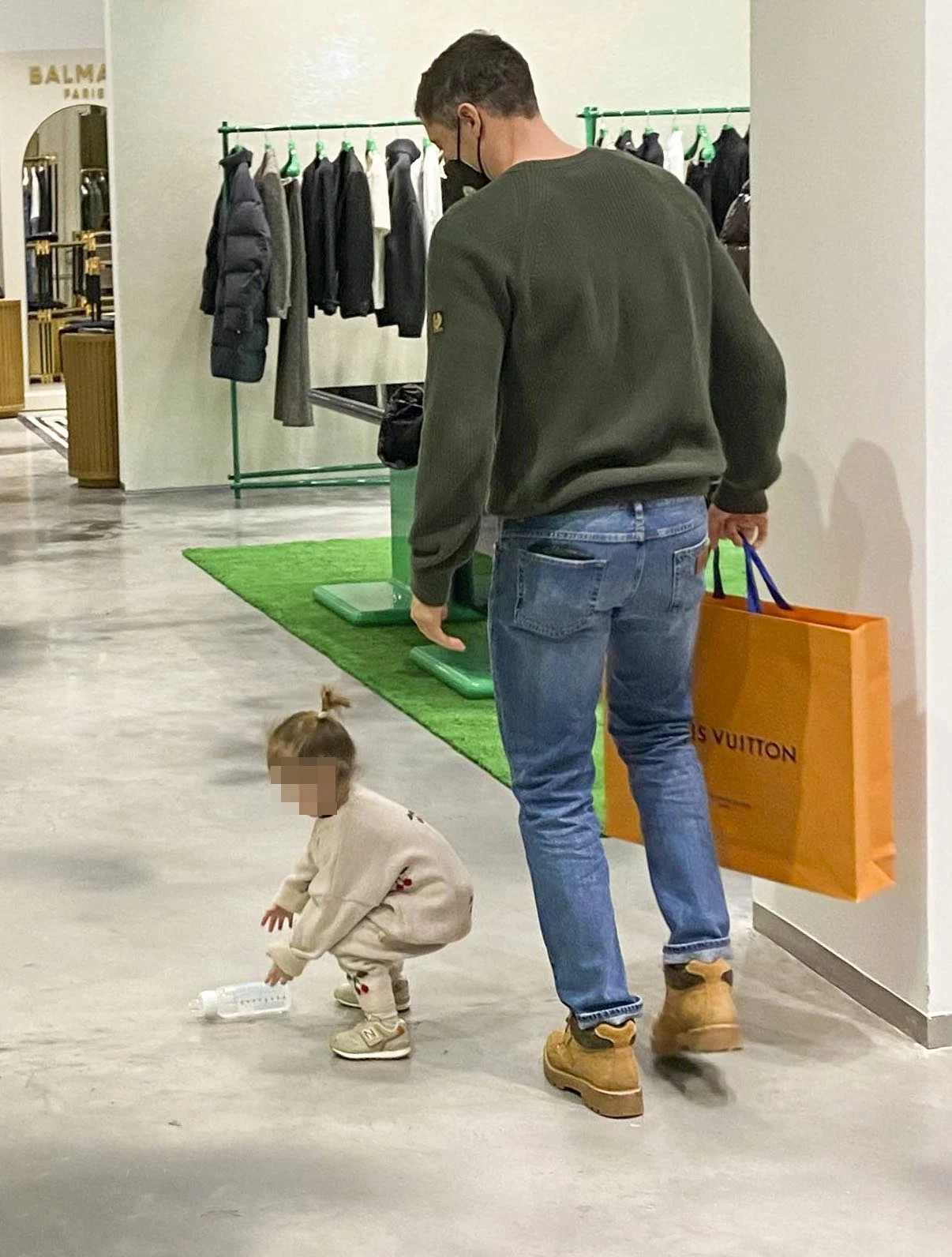 Robert Lewandowski z córką Laurą Robert Lewandowski z córką Laurą
