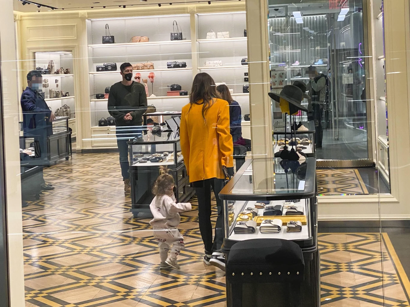 Anna Lewandowska i Robert Lewandowski na zakupach Anna Lewandowska i Robert Lewandowski na zakupach