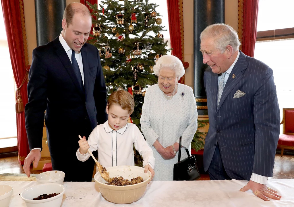 Przygotowywanie świątecznego puddingu jest jedną ze świątecznych tradycji na brytyjskim dworze królewskim