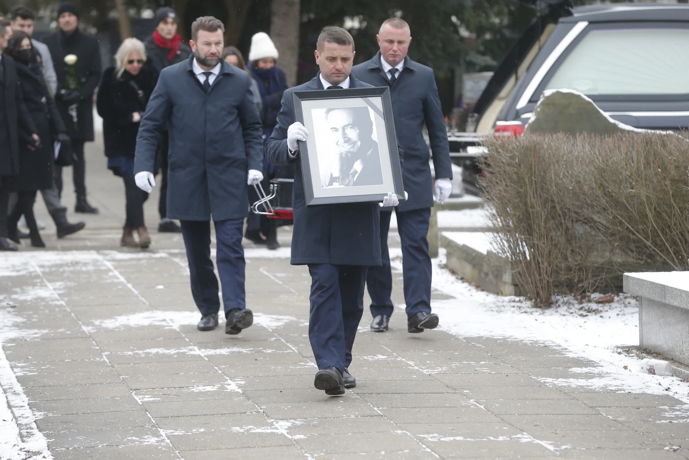 Uroczystości pogrzebowe rozpoczęły się w domu pogrzebowym na ul. Powązkowskiej. Stamtąd nastąpiło odprowadzenie do grobu. 