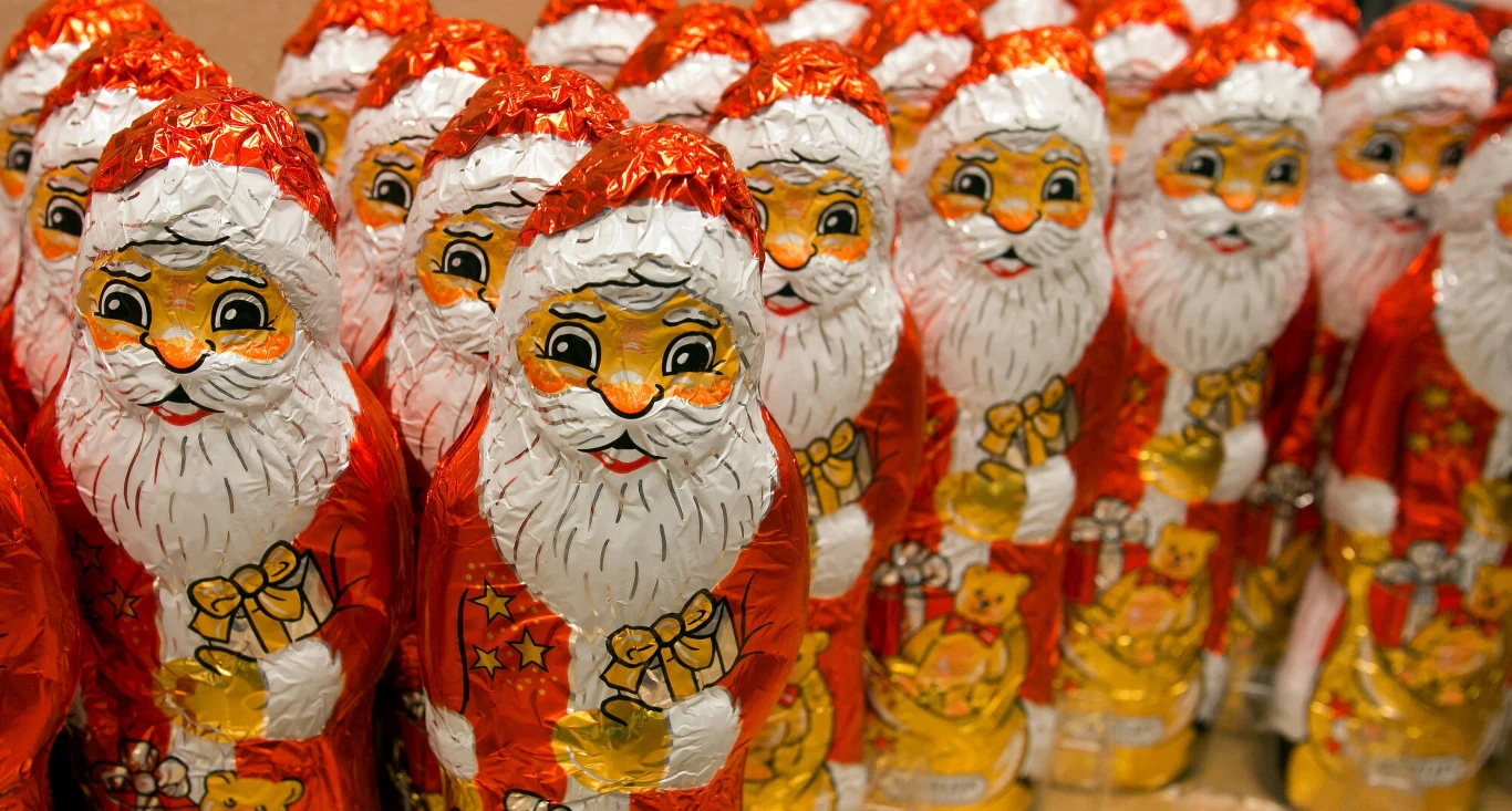 Kupując czekoladowego mikołaja, warto sprawdzić dokładnie jego skład, aby mieć pewność, że faktycznie przygotowany on został z czekolady