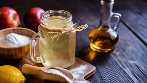 Połącz wodę z octem kabelkowym  i łyżeczką sodki. Nie ma lepszego sposoby na niestrawność, zgagę i uczucie ciężkości po posiłku