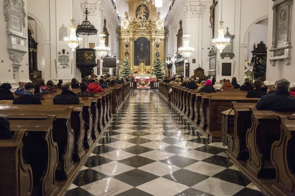 Pasterka, nazywana również mszą pasterską lub północką, jest mszą świętą, na którą katolicy udają się tuż po zakończeniu wieczerzy wigilijnej