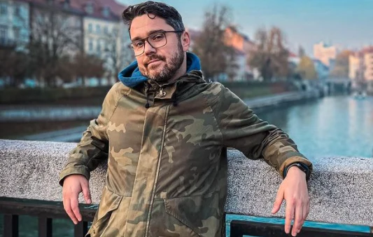 Adrian Urban https://www.instagram.com/urban.londyn/?hl=pl Adrian Urban https://www.instagram.com/urban.londyn/?hl=pl