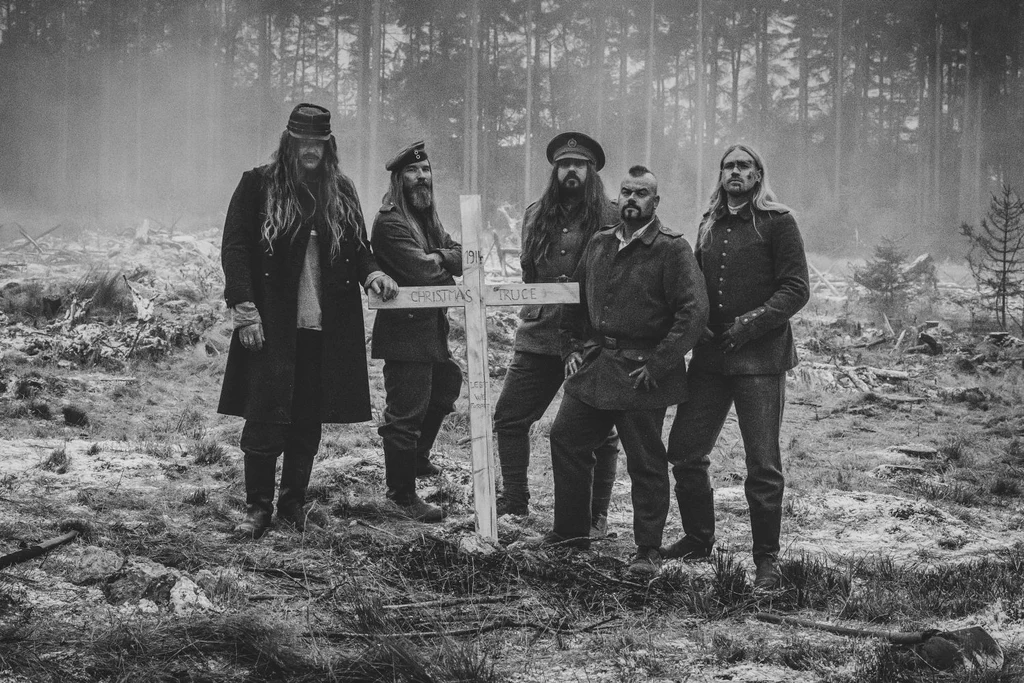 Sabaton na planie teledysku "Christmas Truce"