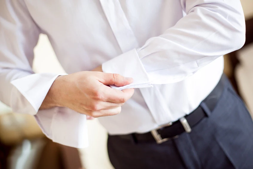 Dzięki domowym sposobom szybko i skutecznie pozbędziemy się plamy z koszuli