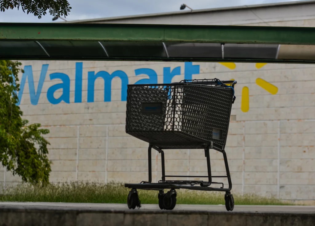 Walmart to jedna z największych sieci handlowych na świecie. Jej przychody przekraczają 500 mld dolarów rocznie Walmart to jedna z największych sieci handlowych na świecie. Jej przychody przekraczają 500 mld dolarów rocznie