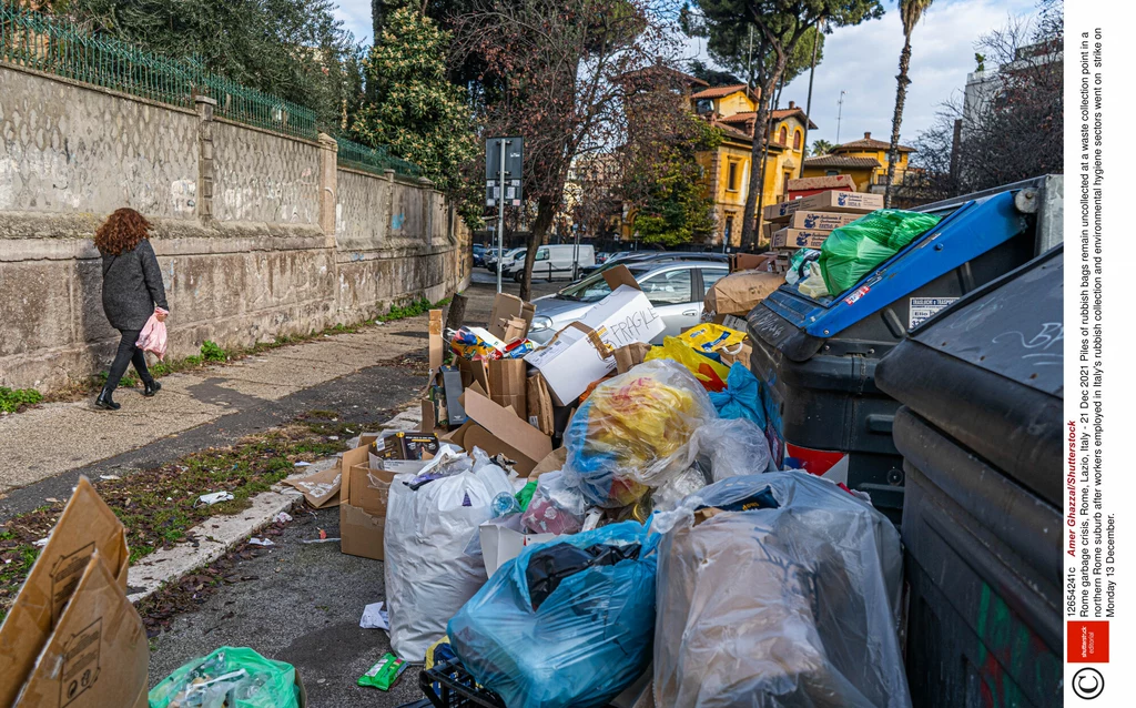 Władze Rzymu sugerują mieszkańcom, aby ograniczyć w tym roku pakowanie prezentów w papier