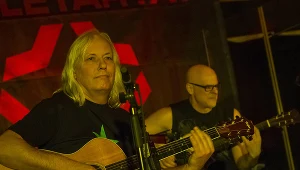 Ten sport stał się dodatkiem do piwa i frytek