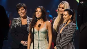 Już nie tylko Kim Kardashian kusi w bikini! Która z sióstr wygląda najlepiej? 