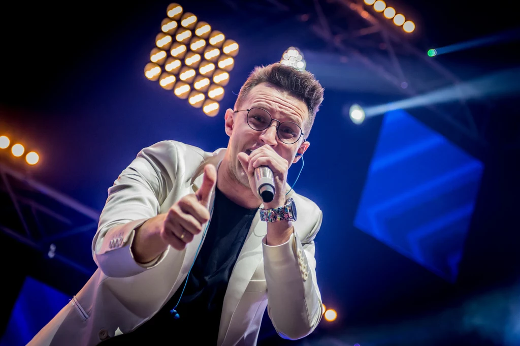 Kuba Urbański jest wokalistą zespołu Playboys Kuba Urbański jest wokalistą zespołu Playboys